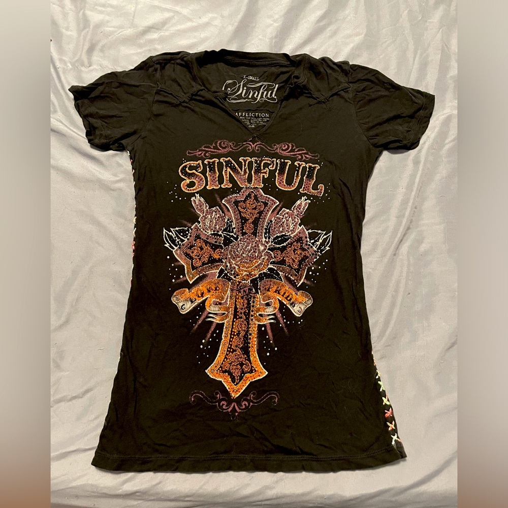 Affliction Sinful T Shirt. T-shirt Size: XS. The graphic size is large